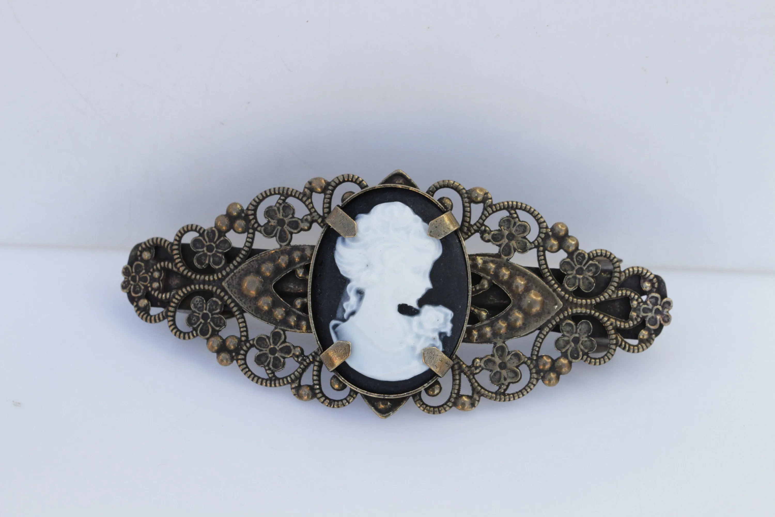 CAMEO HAIR BARRETTE