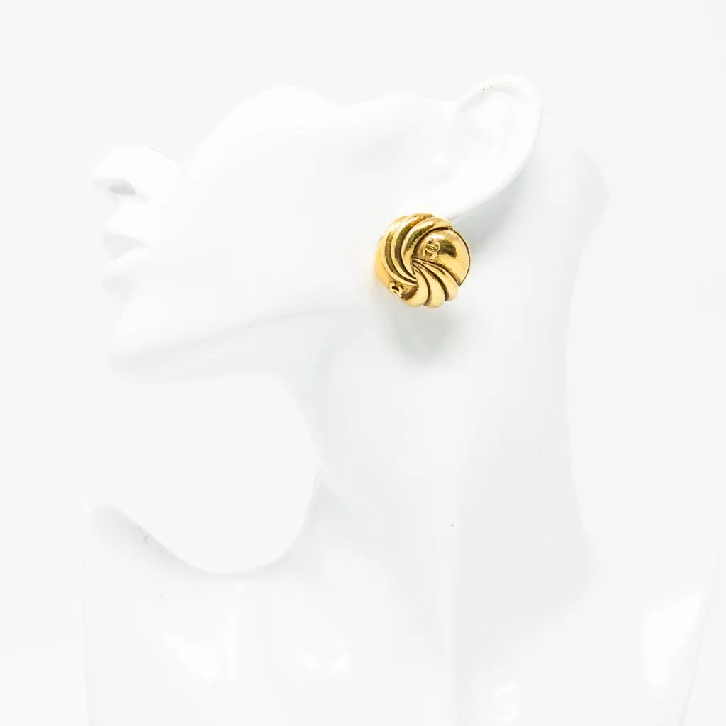 Chanel Gold Vintage Clip On Earrings