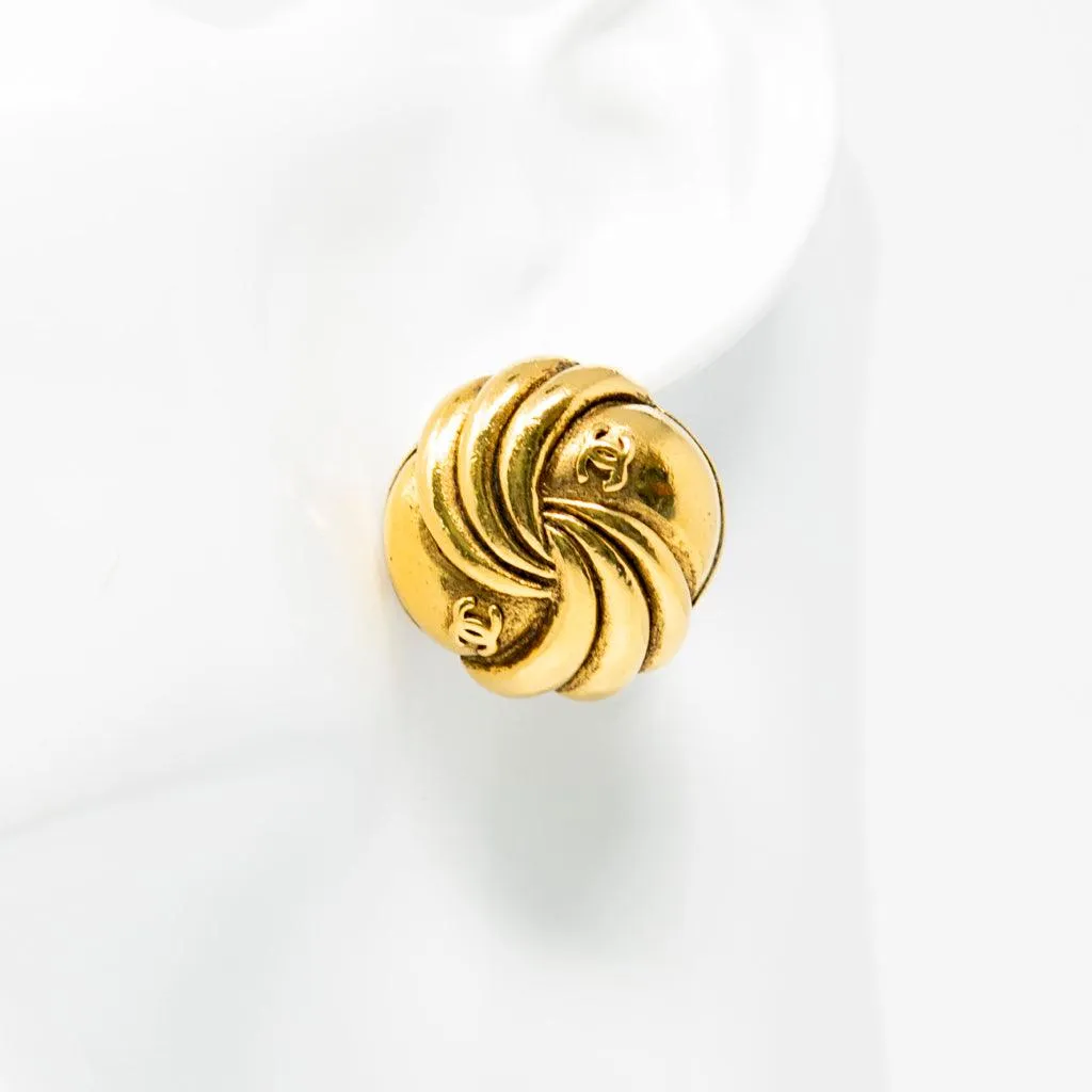 Chanel Gold Vintage Clip On Earrings